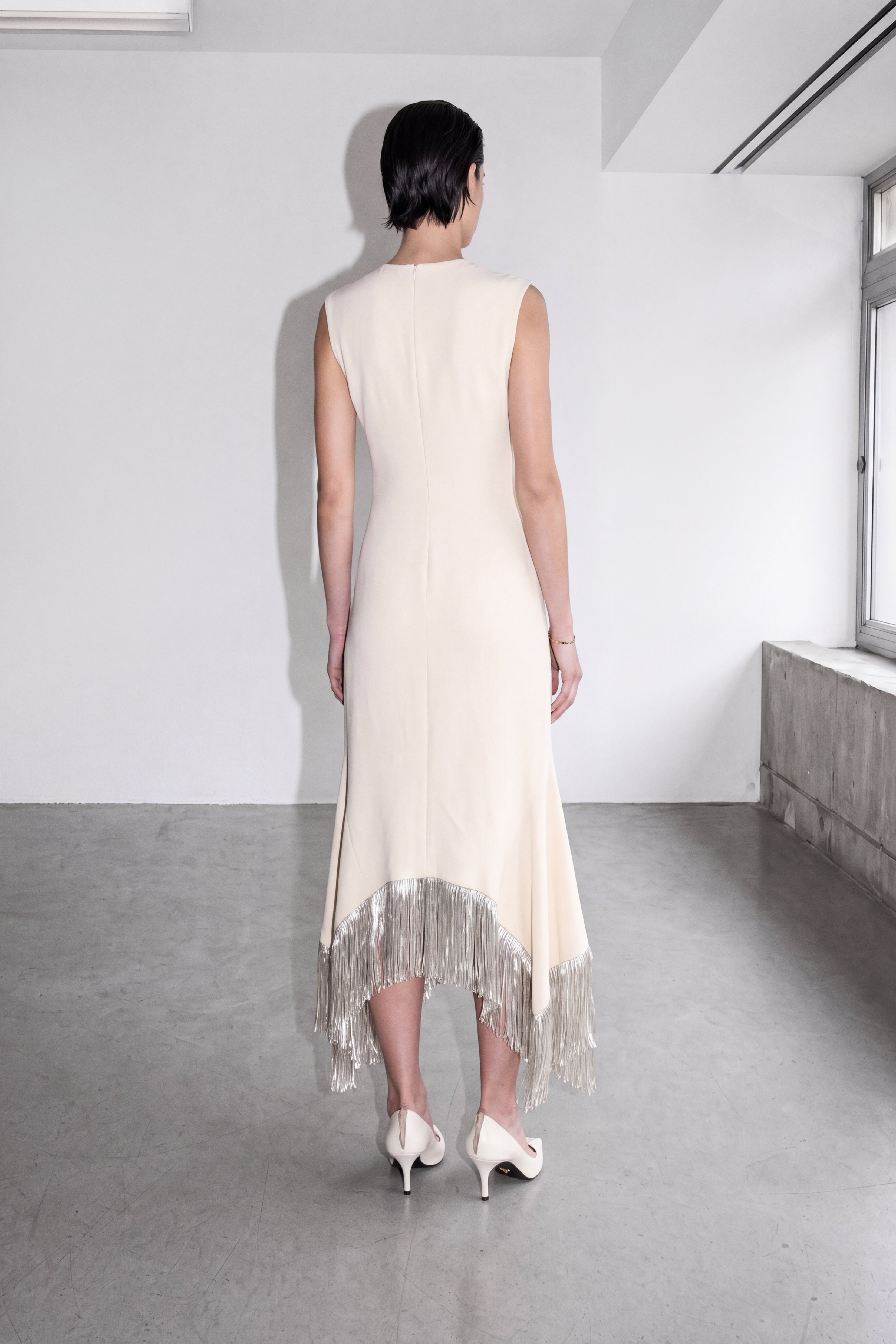 dress with raffia hem